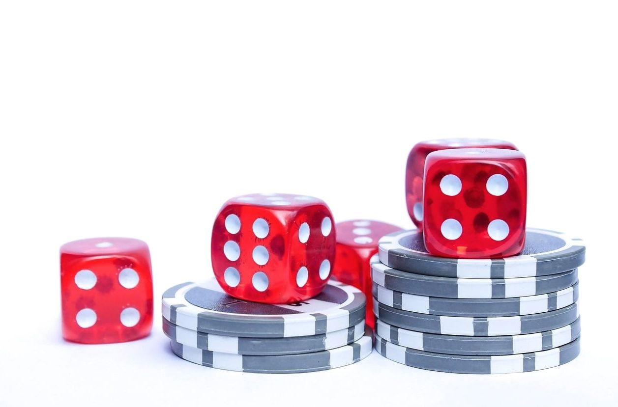 Professional Top Casino Net croupier at a premium gaming table